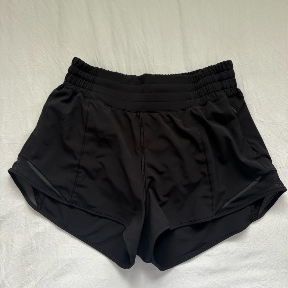 lululemon athletica Black 2.5 high rise hotty hot Shorts